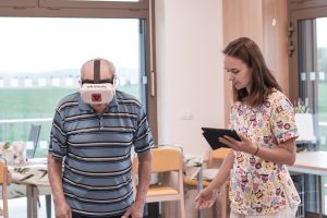 Staff member helping a client during VR Vitalis® Care activation